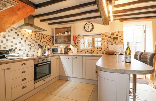 Old Somerby Cabaña | APPLE TREE COTTAGE, pet friendly, with open fire in Grantham