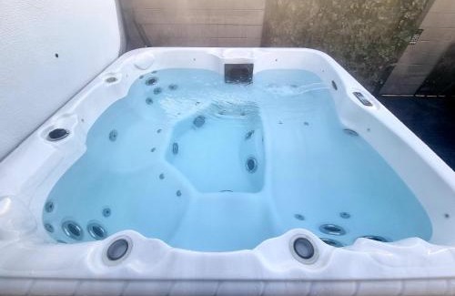 Morpeth Casa | Apple Tree Lodge Hot Tub 3 bedroom 2 Bars