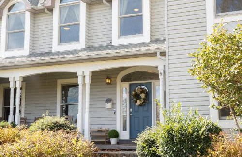 Hendersonville Casa | Apple Valley Gables-Cozy mountain home with views