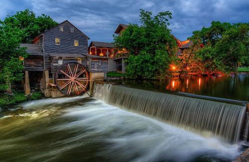 Sevierville Chalet De Esquí | Apple Valley Hideaway, 1089 of FREE Attraction tickets for each paid day, Dollywood and More!