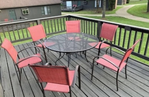Apple Valley Condominio | Apple Valley Lake, Pools, Beaches and Parks! Guest Pass Avail. for a small fee.