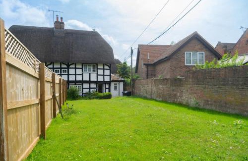 Manningford Bruce Casa | Applecott - 2 bedroom Thatched cottage close to Stonehenge
