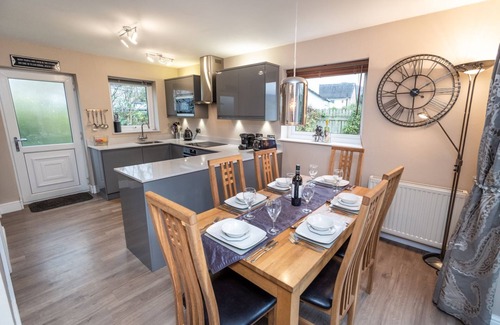 Portinscale Cabaña | Appletree - a house that sleeps 6 guests in 3 bedrooms
