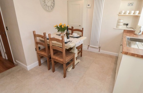 West Heslerton Cabaña | APPLETREE COTTAGE, family friendly, with a garden in Thornton Dale