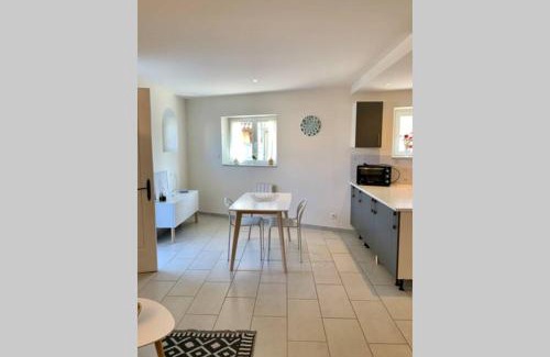 Macon Apartamento | Appt 1 à 4 pers Cocoon,1,500 km sortie auto, 3 km Ctre Mâcon, PKG cour privée