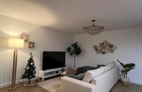 Grenade-sur-Garonne Apartamento | Appt entier 85m2 avec 2 chambres dont 1 suite parentale 1 bureau 1 canapé lit piscine