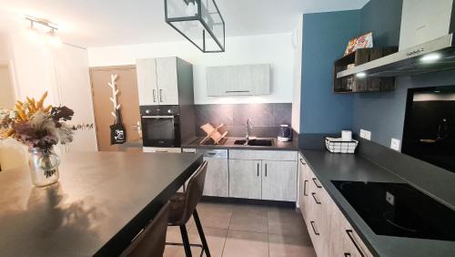 Les Villards-sur-Thones Apartamento | Appt Le Borgeal - rez de jardin, au calme