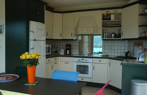 Talloires-Montmin Apartamento | Appt en la planta baja. Espectacular vista del lago de Annecy y las montañas.