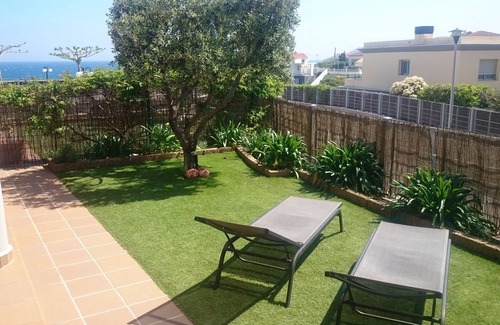 Llanca Apartamento | Apartamento planta baja y jardín en residencia con piscina