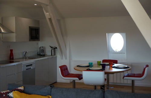 Portbail Apartamento | Apartamento con vista al mar en casa de carácter