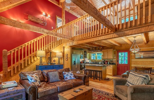 Seven Devils Cabina | Appy Pappy's - gorgeous cabin, hot tub, pool table, pets