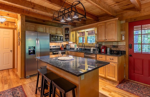 Seven Devils Cabina | Appy Pappy's - gorgeous cabin, hot tub, pool table, pets