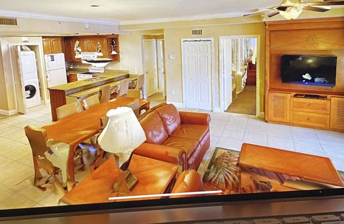 West Kissimmee Complejo | Apr. 11-18/ 2 Bedroom Deluxe Villa Westgate Town Center