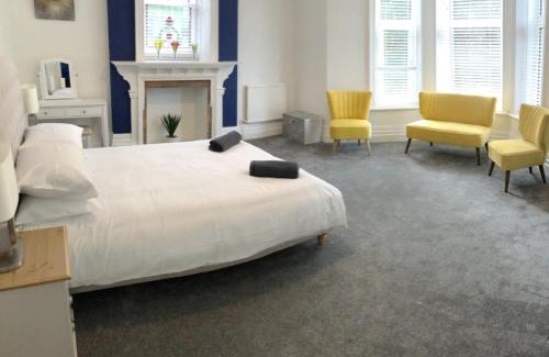 Westbourne Apartamento | April Lodge Summer Breeze -3Bed-Sleeps 6-Parking-Walk to the beach-Spacious-Families-Groups-Professionals-Contractors Welcome