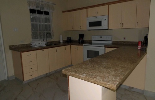 Enterprise Apartamento | APT #2 - charming 2-bedroom apartment near beach-WiFi, AC in Christ Church