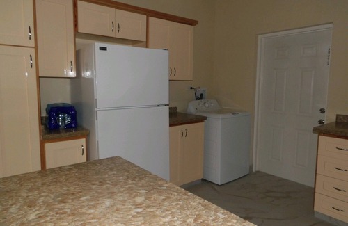 Enterprise Apartamento | APT #2 - charming 2-bedroom apartment near beach-WiFi, AC in Christ Church