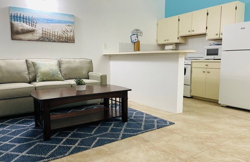 Sion Farm Apartamento | Apt. #2 Front of Deck with newly updated Deluxe King Bed!! Sweet Dreams!!