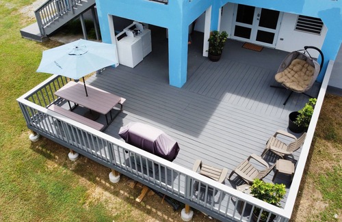 Sion Farm Apartamento | Apt. #2 Front of Deck with newly updated Deluxe King Bed!! Sweet Dreams!!