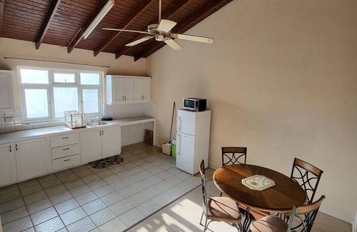 Enterprise Apartamento | Apt 5, 2 Bedroom, Cotton Bay, Surfer's Bay, Miami & Silver Sands, Cafe Luna