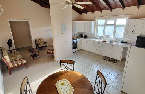 Enterprise Apartamento | Apt 5, 2 Bedroom, Cotton Bay, Surfer's Bay, Miami & Silver Sands, Cafe Luna