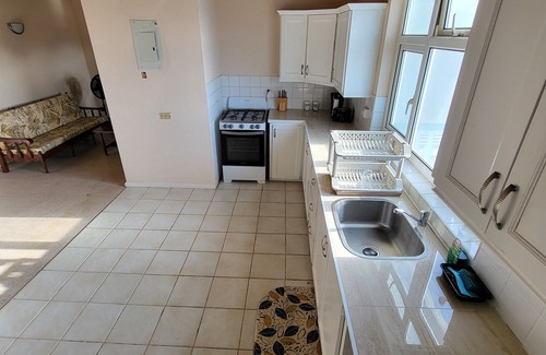 Enterprise Apartamento | Apt 5, 2 Bedroom, Cotton Bay, Surfer's Bay, Miami & Silver Sands, Cafe Luna
