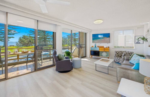 Mid North Coast Waterfront Casa | Apt 5 Century 21 Building