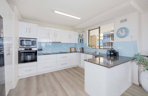 Mid North Coast Waterfront Casa | Apt 5 Century 21 Building