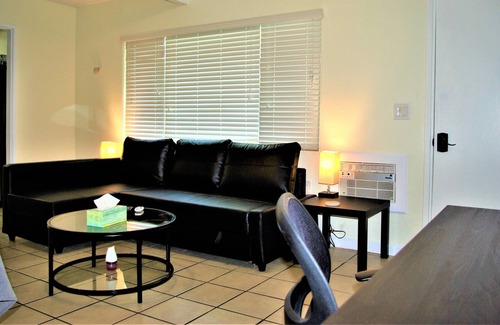 Logan Heights Apartamento | Apt #8, 2 bedroom / 1 bathroom, 8 min to Downtown!