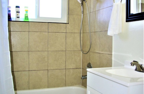 Logan Heights Apartamento | Apt #8, 2 bedroom / 1 bathroom, 8 min to Downtown!