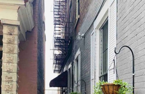 CUF Apartamento | Apt #8 · Vintage Attic Loft studio near Otr/Uc