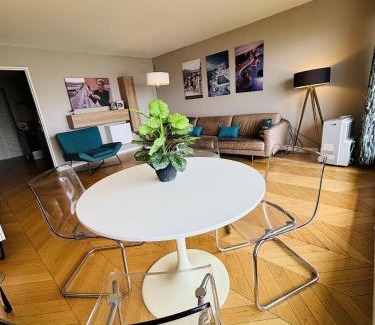 Combat Apartamento | Apt Buttes Chaumont vue Paris