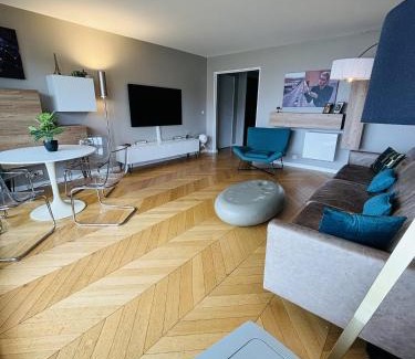 Combat Apartamento | Apt Buttes Chaumont vue Paris