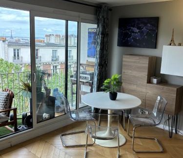 Combat Apartamento | Apt Buttes Chaumont vue Paris