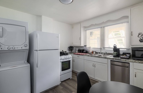 Greensboro Apartamento | Apt. C is Perfect for long term stays!