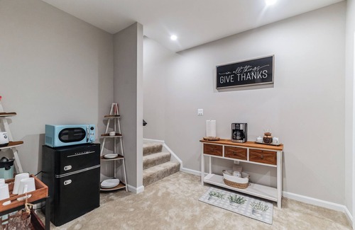 Winchester Apartamento | Apt c/ Movie Theater Pool Table Treadmill.