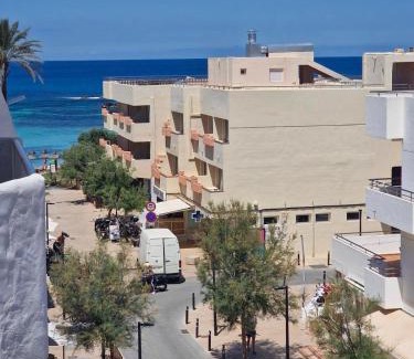 Es Pujols Apartamento | APT CalmaCabana a 50m dal mare