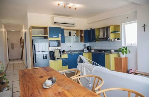Tucacas Apartamento | Apt Frente al mar - AC - cama king - wifi rapido