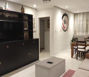 Vila Julia Apartamento | Apt Guarujá lado praia 2 Dorm FAN 2 WI-FI , Netflix, mobiliado, Ar, 1vaga, até 6 pessoas