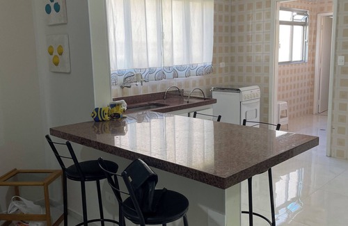 Jardim Belmar Apartamento | Apt. Temporada de Guaruja-Cove - 3 dormitorios, una suite, con capacidad para 8 personas