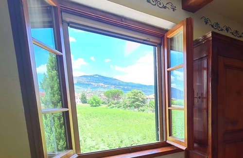 Camucia Apartamento | Apt in 19th century farmhouse near Cortona, pool, garden and beautiful views