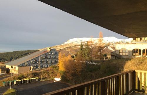 Besse-et-Saint-Anastaise Apartamento | Apt les luges pour 4 à 6 pers vue vallée wifi