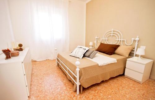 Ex Campo d'Aviazione Apartamento | Apt luminoso, spazioso con Aria condiz e bici