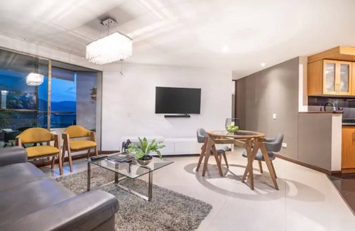 Los Naranjos Condominio | Apt near el tesoro w/ wonderful view of the city