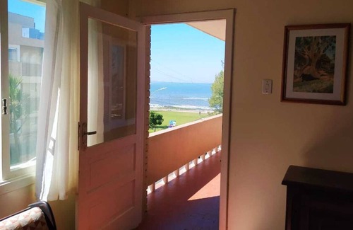 Torres Apartamento | Apto de 3 habitaciones, 1 cuadra del mar, con balcón y vistas al mar, en la Prainha.