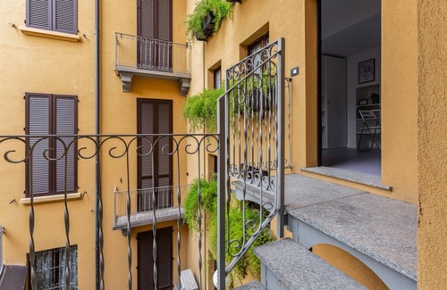 Magenta Apartamento | APT overlooking quiet inner courtyard!