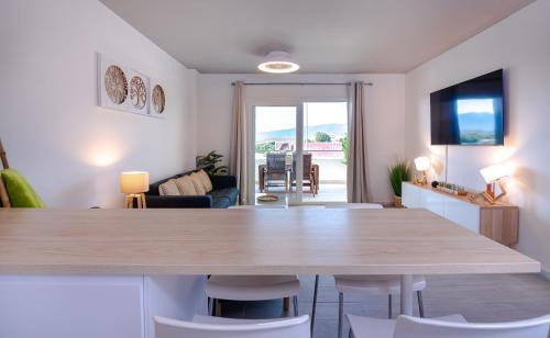 Tarifa Apartamento | Apt w Beach/Mountain Views, Pool and Parking