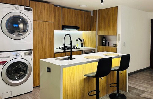 Calle 100 Apartamento | Apto with private jacuzzi sauna fireplace cinema and gym king size bed 93 park