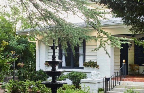 Crestline Heights Apartamento | Apt1 Edenbrae - Serene Walkable Modern Retreat Named Best in Bham