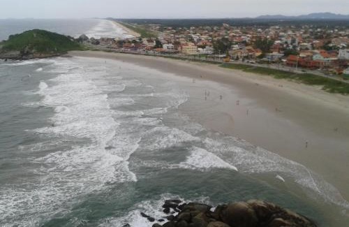 Enseada Apartamento | Apto 3 quartos, 12 pessoas, ar, wifi, prox 3 praias.