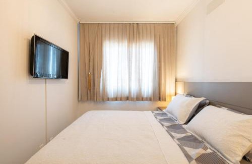 Itacolomi Apartamento | Apto a 500m da PRAIA com SACADA com CHURRASQUEIRA, WI-FI, PISCINA, PORTARIA 24h e vaga de GARAGEM